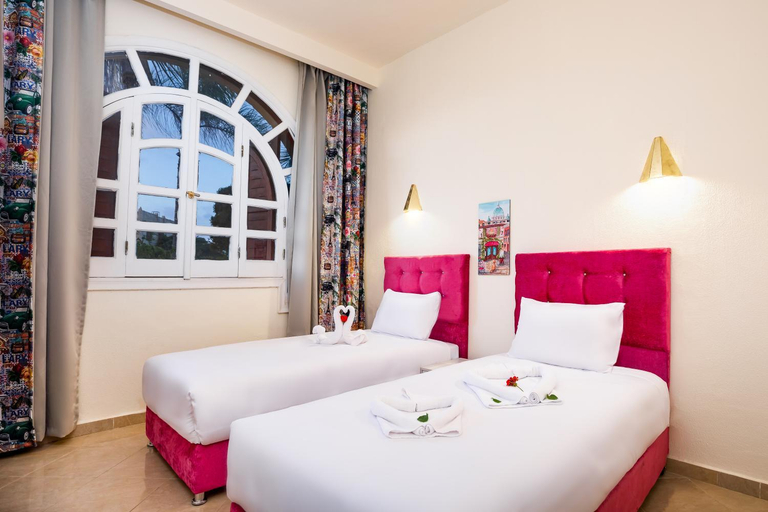 Bedroom 3, Golden Lake Marina Hotel, El Alamein