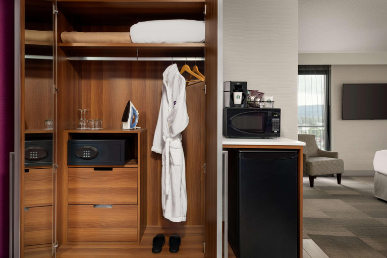 Bedroom 3, Coast Prince George Hotel by APA, Fraser-Fort George