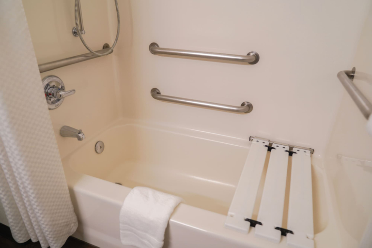 Bathroom 4, Hotel Ruby Ponderay/Sandpoint, Bonner
