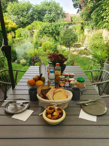Food & Drinks 3, Chambre cosy Bed and Breakfast entre Paris et Disney, Seine-Saint-Denis