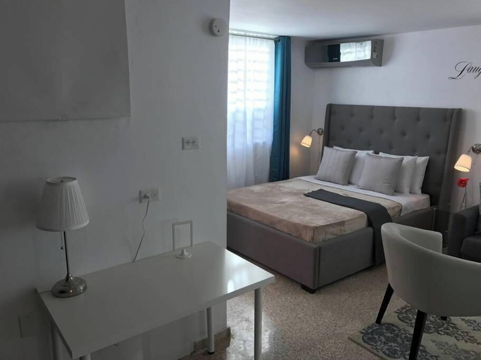 Bedroom, Chandelier 102