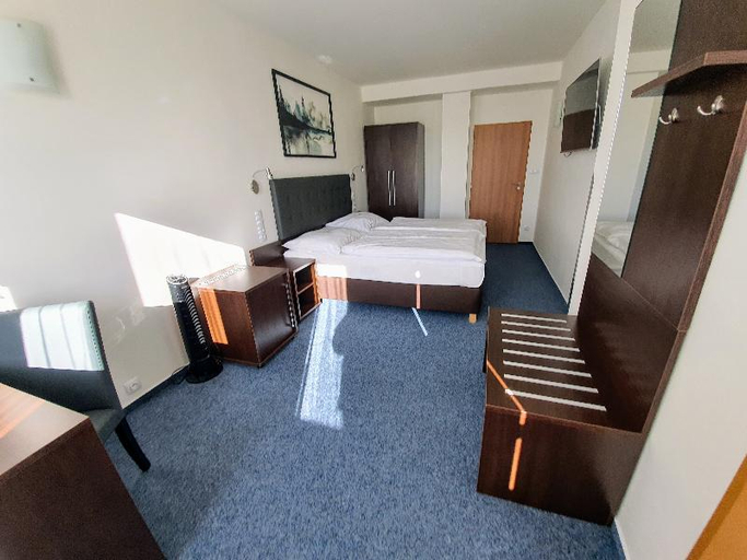 Bedroom 2, Hotel Chodov, Praha 11