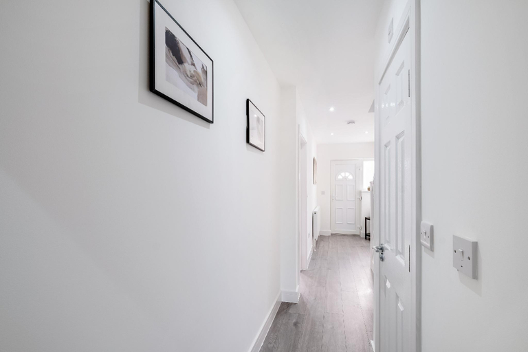 Others 4, Chaucer Avenue 6 Bedroom + 3 Bathroom with Parking, London