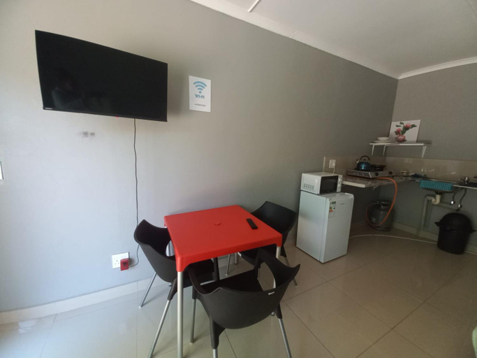 Others 5, Dafel street Guesthouse, Gert Sibande