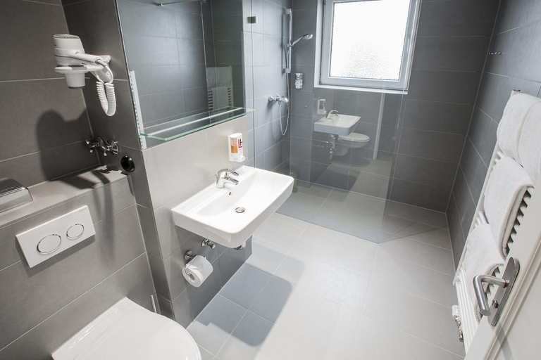 Bathroom 5, Anna 1908, Berlin