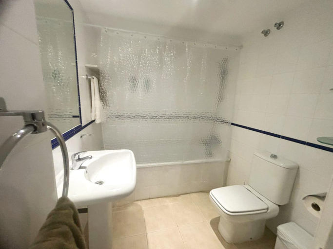 Bathroom 4, Apartamentos MAGIC BENALBEACH by Benalnova, Málaga