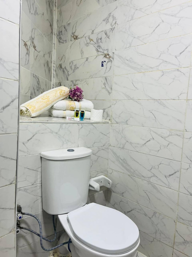 Bathroom 3, Revento, Qasr an-Nil
