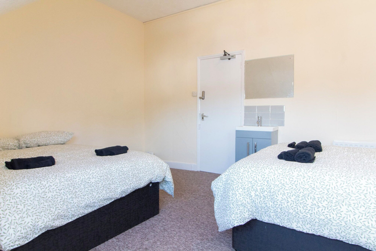 Bedroom 2, Brookvale Guest House Room 17, Southampton
