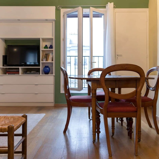Room 4, Coquelicot Delightful 1 Bedroom Apt Near Eiffel Tower, Paris