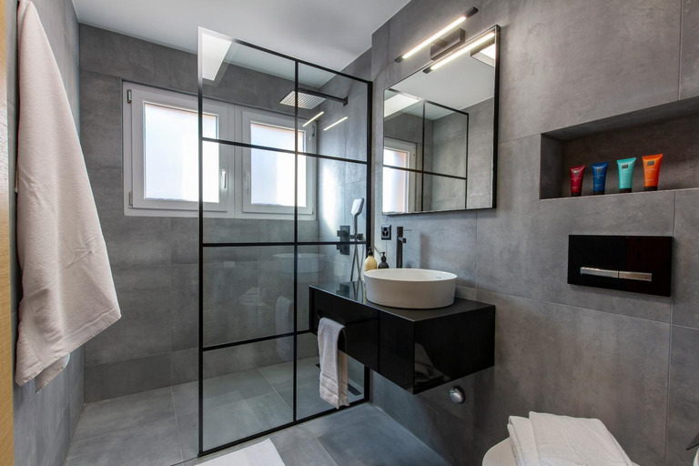Bathroom 2, Shed HOTEL, Entremont