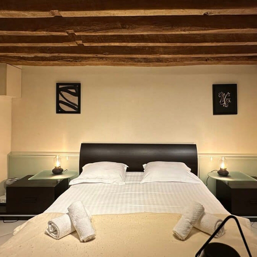 Room 3, Charming Tuileries 1 Bed Apt in the Centre of Paris, Paris