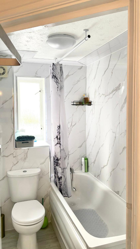 Bathroom 2, Juniper Apartment - 2 Bedrooms, London