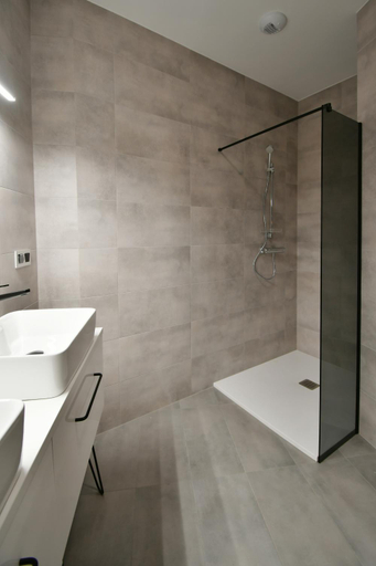 Bathroom 3, Za Bunkrem 2 0, Tarnowskie
