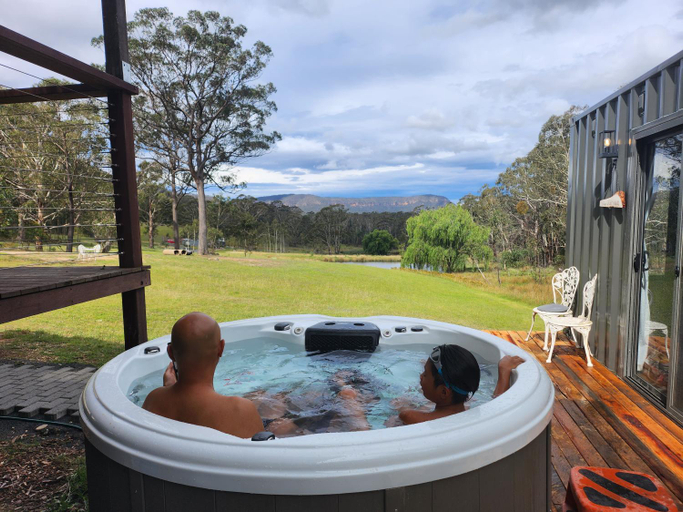 Sport & Beauty 2, Delightful 3 BR 2Bath Container Home with views., Lithgow