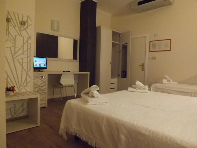 Others 5, Hotel Aurora, Rimini