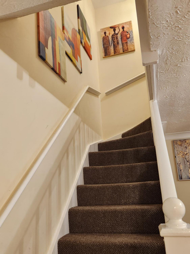 Others 3, Captivating 3-Bed House in Kent, London