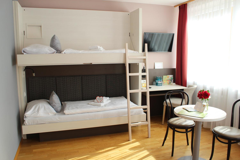 Bedroom 2, JUFA Hotel Konigswinter/Bonn, Rhein-Sieg-Kreis