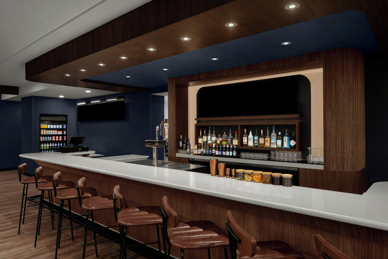 Food & Drinks 5, Courtyard San Jose Airport, Santa Clara