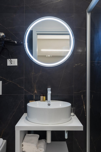 Bathroom 2, Excelsior Station Suite, Bologna