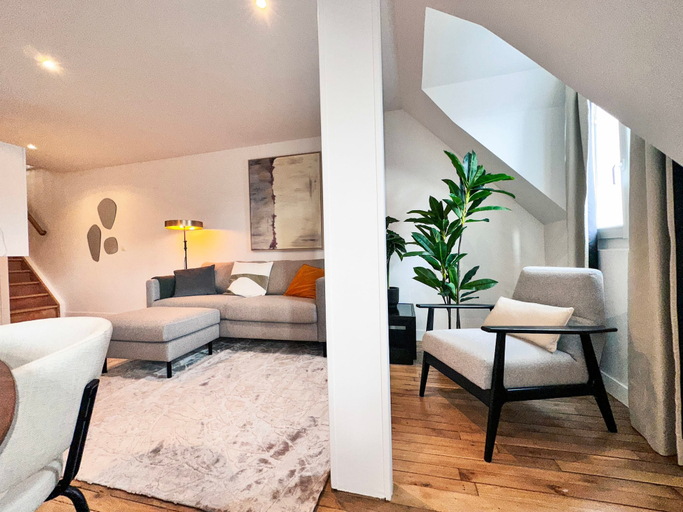 Room 5, Copernic Line Elegant 3BR Apartment in Paris, Paris