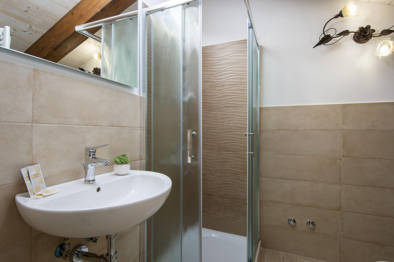 Bathroom 5, Il Ritrovo degli dei, Napoli