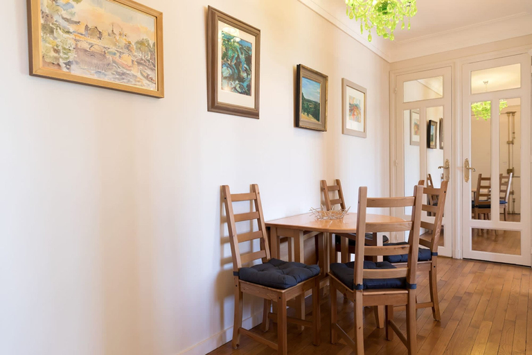 Room 5, Eiffel Park Peaceful 1 Bedroom Apt Near the Eiffel Tower, Paris