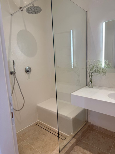 Bathroom 3, Golden Sun, South Aegean