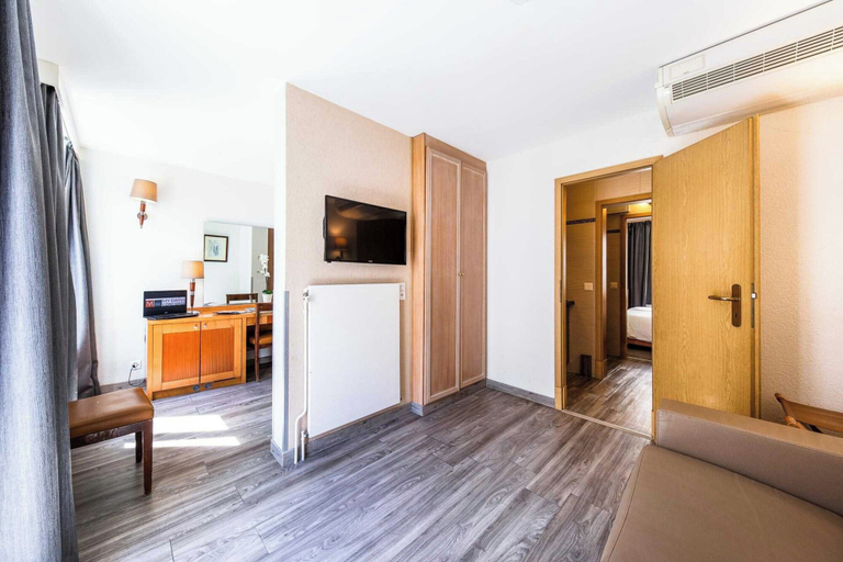 Living area 4, Cosy and Modern Flat - AC- 1br-4p- Geneva, Genève