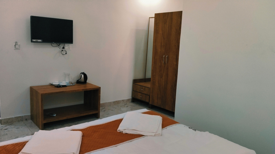 Bedroom 1, Banaras Rooms, Bangalore