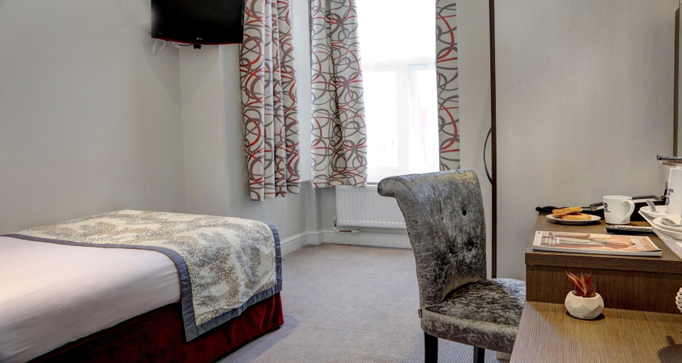 Bedroom 4, Spark by Hilton London Chiswick, London