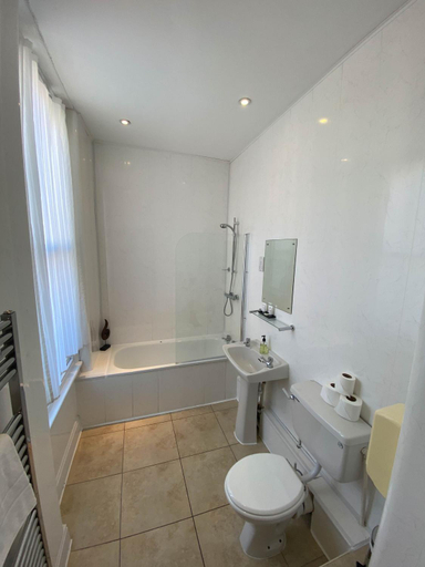 Bathroom 5, The Broadway Hotel, Conwy