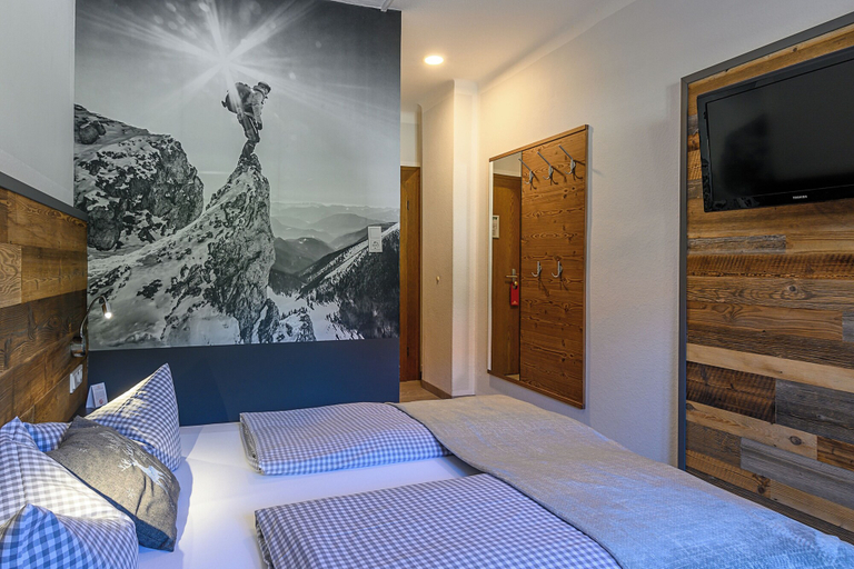 Bedroom 4, Hotel Alpensonne, Miesbach