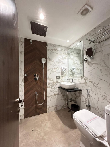 Bathroom 4, Gulf Hotel Colaba, Mumbai City