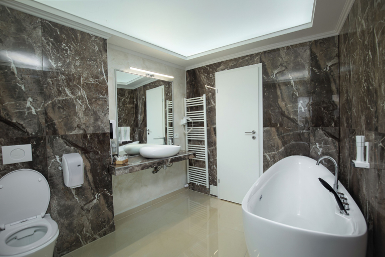 Bathroom 4, Carpentiere Arena Hotel & SPA, Rasinari