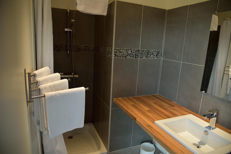 Bathroom, Domaine de Garabaud, Ariège