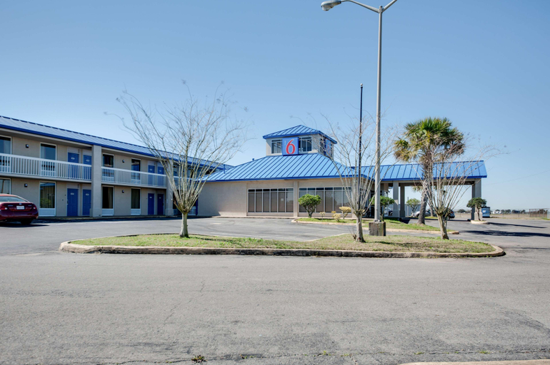 Exterior & Views 2, Motel 6 Jennings, LA, Jefferson Davis