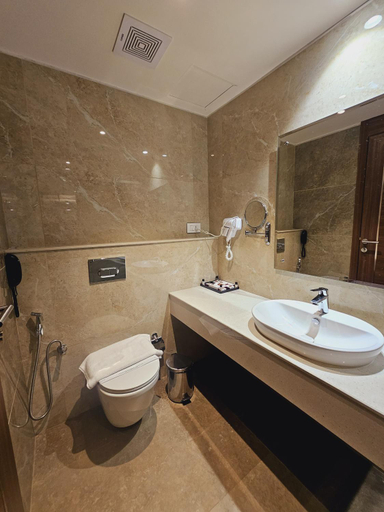 Bathroom 4, Utham Mahal, Kollam