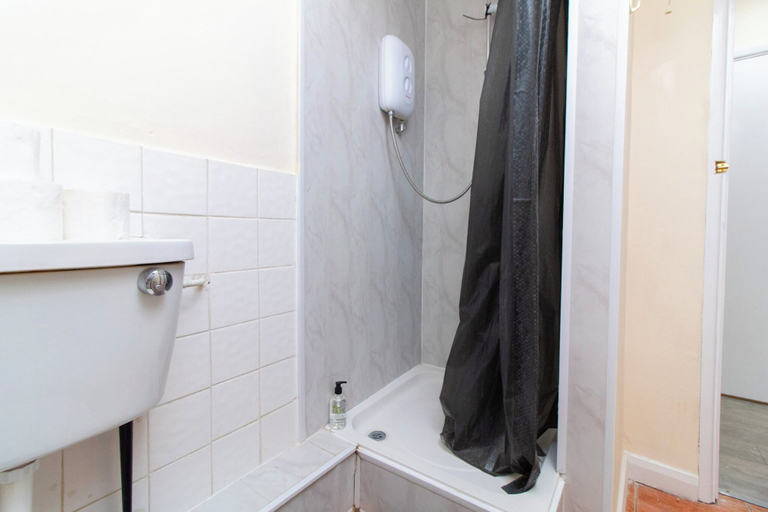 Bathroom 4, Brookvale Guest House Room 8, Southampton