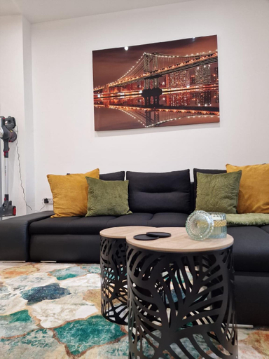Others 2, Comfortable City Haven flat, Hertfordshire