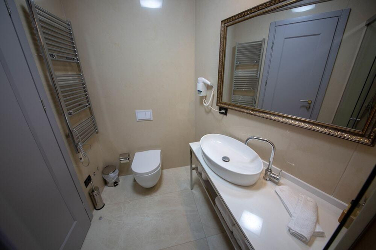 Bathroom 3, Milingona City Center Hostel, Tiranës