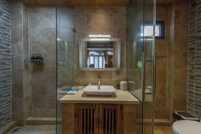 Bathroom 3, Yulyn Serene Woodland Inn, Lijiang