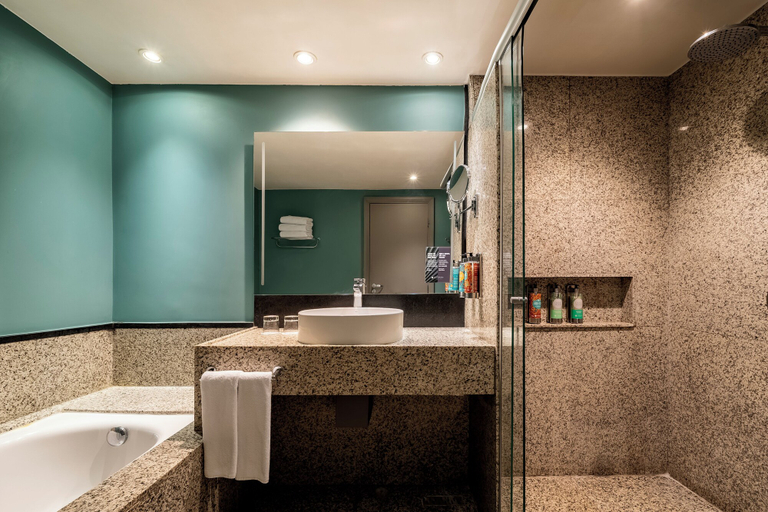 Bathroom 4, Pullman São Paulo Guarulhos Airport, Guarulhos