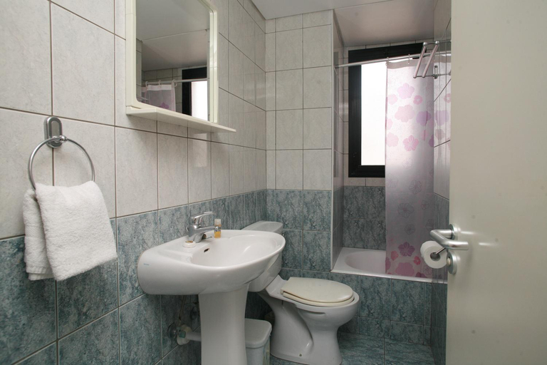 Bathroom 4, New York Plaza Hotel Apartments