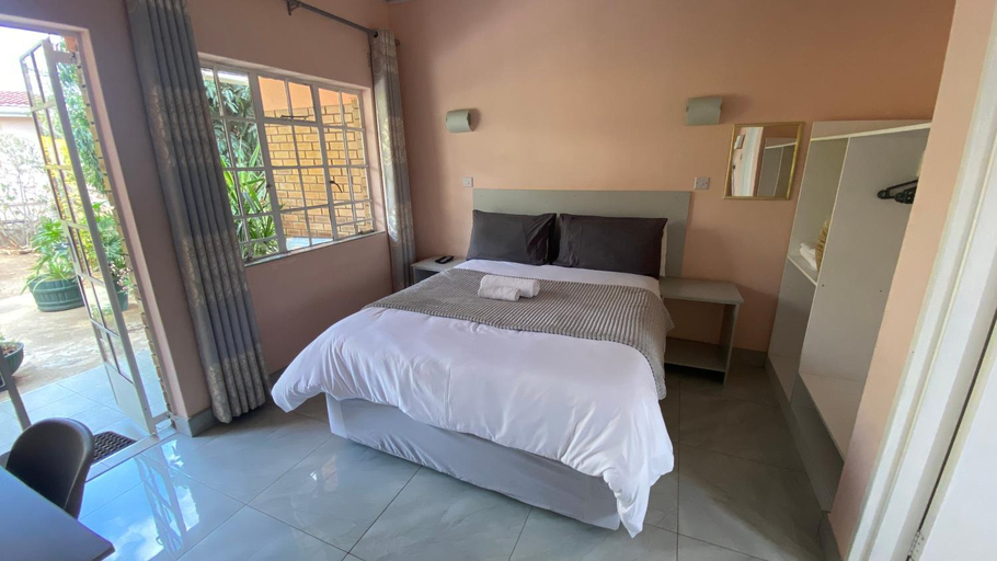 Bedroom 2, Lynn's Guest House, Bulawayo