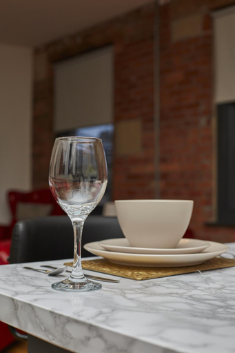 Food & Drinks 4, Hayy Apartments Stylish & Central Stays in Barnsley, Barnsley