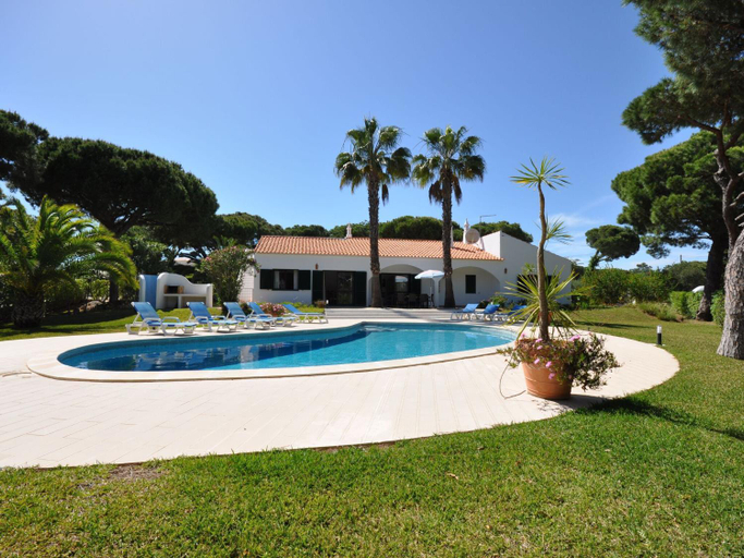 Others 3, Villa in Vilamoura with Pool near Golf Course, Loulé