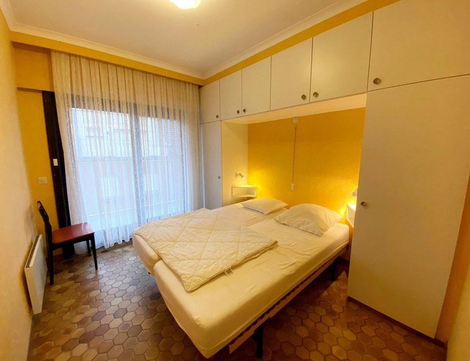 Bedroom 2, Apartment in Nieuwpoort With sea Beach, West-Vlaanderen
