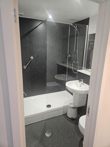 Bathroom 3, Swan Hotel, Milton Keynes