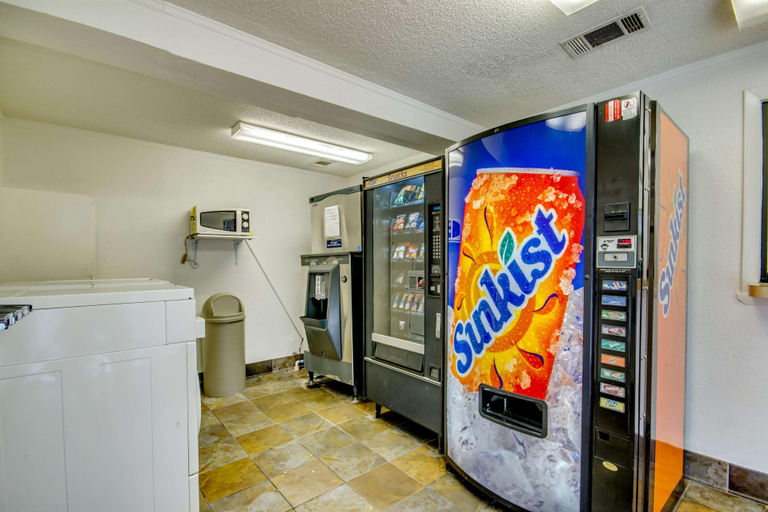 Public Area 2, Motel 6 Saint Joseph, MO, Buchanan
