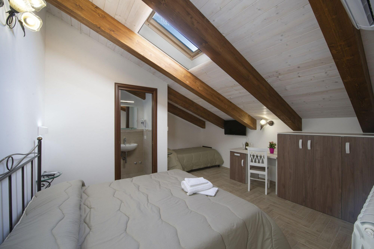Bedroom 2, Il Ritrovo degli dei, Napoli